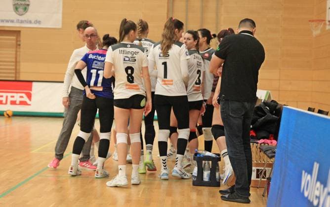 21.01.2024, xmohx, Volleyball 2.Bundesliga Süd, proWIN Volleys TV Holz - DJK Sportbund München Ost emspor, v.l. Enttäuschte Mannschaft von München nach dem Schlusspfiff (DFL DFB REGULATIONS PROHIBIT ANY USE OF PHOTOGRAPHS as IMAGE SEQUENCES and or QUASI-VIDEO) Saarbrücken