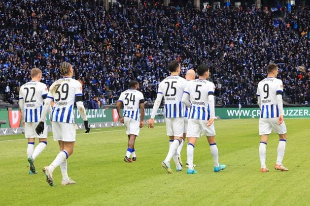 DEU, DFL, 2. FBL, Hertha BSC vs. Fortuna Duesseldorf, 21.01.2024, Berliner Olympiastadion, Berlin, DEU, DFL, 2. FBL, Hertha BSC vs. Fortuna Duesseldorf, im Bild nach dem 2:1 durch Derry Scherhant (Hertha BSC Berlin 39), Hertha-Spielerkreis DFL - regulations prohibit any use of Photographs as image sequences and or quasi-video Foto: Juergen Engler nordphoto GmbH