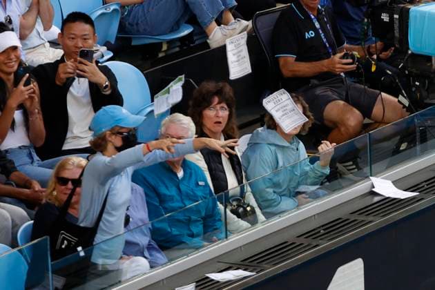 January 22, 2024, Melbourne, Victoria, Australia: A woman throws free Palestine leaflets on Margaret Arena during a match Between Alexander Zverev of Germany and Cameron Norrie of Britain on day 9 of the 2024 Australian Open at Melbourne Park on January 22, 2024 in Melbourne, Australia. Melbourne Australia - ZUMAl131 20240122_zsp_l131_042 Copyright: xCiroxDexLucax