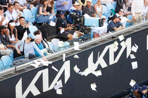 January 22, 2024, Melbourne, Victoria, Australia: A woman throws free Palestine leaflets on Margaret Arena during a match Between Alexander Zverev of Germany and Cameron Norrie of Britain on day 9 of the 2024 Australian Open at Melbourne Park on January 22, 2024 in Melbourne, Australia. Melbourne Australia - ZUMAl131 20240122_zsp_l131_045 Copyright: xCiroxDexLucax