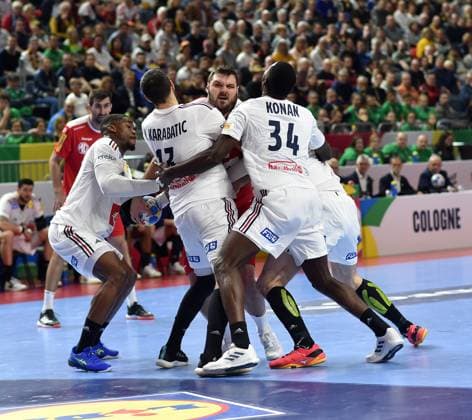 Handball, EM 2024 in Deutschland, Die Highlights 22.01.2024, Cologne, Germany, Lanxess-Arena, France vs Austria - Men s EHF EURO 2024, Tobias Wagner (Austria) in Aktion, am Ball, Einzelaktion (Foto Ralf Treese) Cologne Lanxess-Arena North Rhine-Westphalia Germany