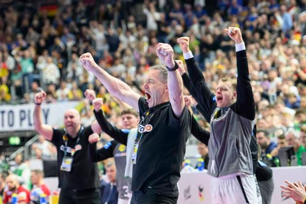 Jubel Trainer Bundestrainer Alfred GISLASON (GER) Deutschland (GER) vs. Ungarn (HUN), 3. Spieltag Hauptrunde Main Round in Koeln, am 22.01.2024 Handball Europameisterschaft der Maenner, vom 10.01 - 28.01.2024 in Deutschland Germany