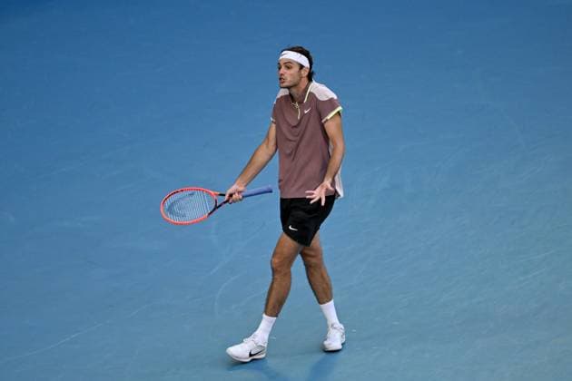 TENNIS AUSTRALIAN OPEN, Taylor Fritz of the USA gestures during his quarter final match against Novak Djokovic of Serbia on Day 10 of the 2024 Australian Open at Melbourne Park in Melbourne, Tuesday, January 23, 2024. ( NO ARCHIVING, EDITORIAL USE ONLY, NO USE IN BOOKS WITHOUT CONSENT MELBOURNE VICTORIA AUSTRALIA  Copyright: xLUKASxCOCHx 20240123001892556273