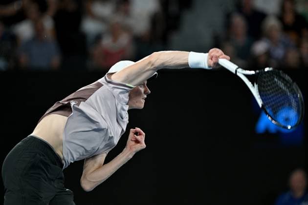TENNIS AUSTRALIAN OPEN, Jannik Sinner of Italy serves during his quarter final match against Andrey Rublev of Russia on Day 10 of the 2024 Australian Open at Melbourne Park in Melbourne, Tuesday, January 23, 2024. ( NO ARCHIVING, EDITORIAL USE ONLY, NO USE IN BOOKS WITHOUT CONSENT MELBOURNE VICTORIA AUSTRALIA  Copyright: xLUKASxCOCHx 20240123001892592194