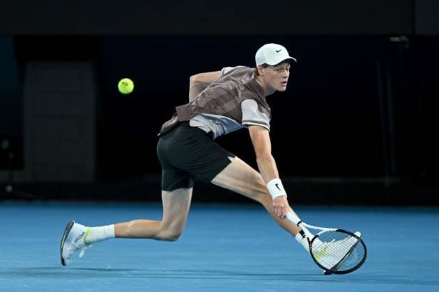 TENNIS AUSTRALIAN OPEN, Jannik Sinner of Italy plays a return shot during his quarter final match against Andrey Rublev of Russia on Day 10 of the 2024 Australian Open at Melbourne Park in Melbourne, Tuesday, January 23, 2024. ( NO ARCHIVING, EDITORIAL USE ONLY, NO USE IN BOOKS WITHOUT CONSENT MELBOURNE VICTORIA AUSTRALIA  Copyright: xLUKASxCOCHx 20240123001892602549