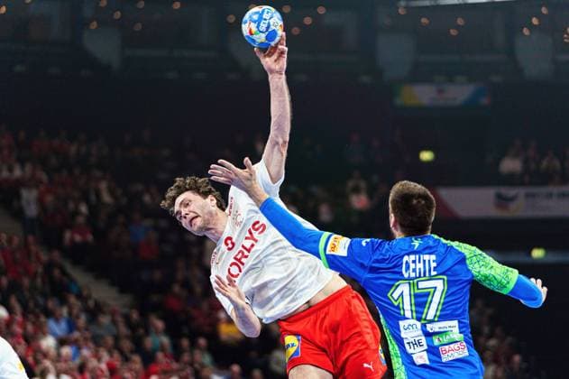 Wurf Tor Niclas Kirkeloekke (Daenemark, 03) GER, Slowenien vs. Daenemark, Handball, Maenner, EHF Euro 2024, Hauptrunde 2, Spieltag 4, 23.01.2024 GER, Slowenien vs. Daenemark, Handball, Maenner, EHF Euro 2024, Hauptrunde 2, Spieltag 4, 23.01.2024 Hamburg Copyright: xEibner-Pressefoto MarcelxvonxFehrnx EP_MFN