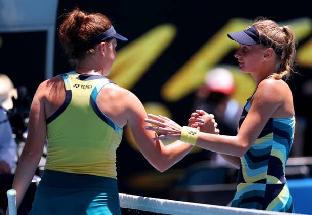 Dayana Yastremska of Ukraine shakes hands with Linda Noskova of Czech Republic Australian Open, Day Eleven, Tennis, Melbourne Park, Melbourne, Australia - 24 Jan 2024  Copyright: xEllaxLing Shutterstockx 14312087l