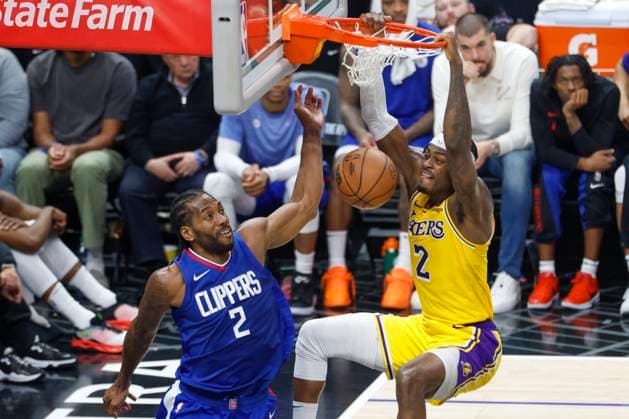 Sport Themen der Woche KW04 January 23, 2024, Los Angeles, California, USA: Los Angeles Lakers Jarred Vanderbilt 2 dunks against Los Angeles Clippers Kawhi Leonard 2 during an NBA, Basketball Herren, USA basketball game at Crypto.com Arena, Tuesday Jan. 23, 2024, in Los Angeles. Los Angeles USA - ZUMAc68_ 20240123_zaf_c68_026 Copyright: xRingoxChiux