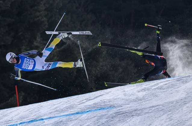 Sport Themen der Woche KW04 Sport Bilder des Tages Maans Abersten SWE crashes after colliding with Walker Robinson USA in the Freestyle Skiing Mixed Team Ski Cross at the Welli Hilli Park Ski Resort. The Winter Youth Olympic Games, Olympische Spiele, Olympia, OS Gangwon, South Korea, Wednesday 24 January 2024. The Winter Youth Olympic Games, Gangwon, South Korea - 24 Jan 2024  Copyright: xOIS JonathanxNackstrand Shutterstockx 14314271e