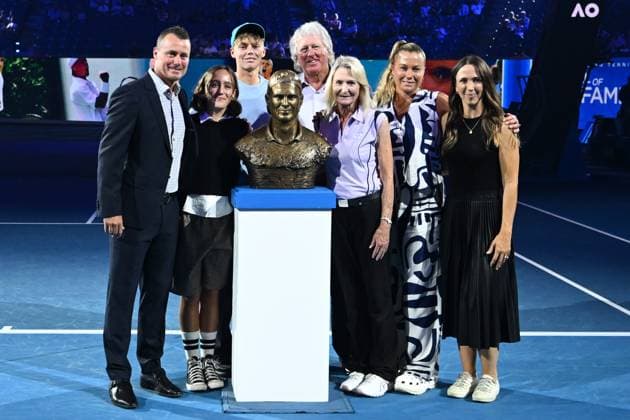 TENNIS AUSTRALIAN OPEN, Former Australian tennis player Lleyton Hewitt is joined by his family as he is inducted into the Australian Tennis Hall of Fame during a ceremony on Rod Laver Arena on Day 11 of the 2024 Australian Open at Melbourne Park in Melbourne, Wednesday, January 24, 2024. ( NO ARCHIVING, EDITORIAL USE ONLY, NO USE IN BOOKS WITHOUT CONSENT MELBOURNE VICTORIA AUSTRALIA  Copyright: xJOELxCARRETTx 20240124001892934842
