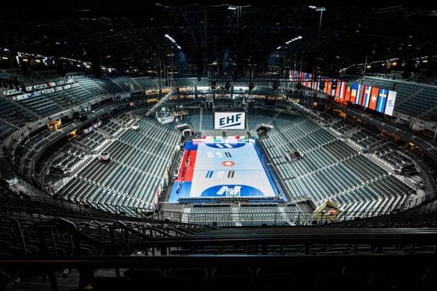 Koeln, Deutschland: Handball EM 2024 - Hauptrunde - Deutschland - Innenansicht Arena ohne Zuschauer, Übersicht, Featurebild, Symbol, EHF, Flaggen, leere Arena Köln Lanxess Arena Deutschland *** Cologne, Germany Handball EM 2024 Main Round Germany interior view arena without spectators, overview, feature image, symbol, EHF, flags, empty arena Cologne Lanxess Arena Germany