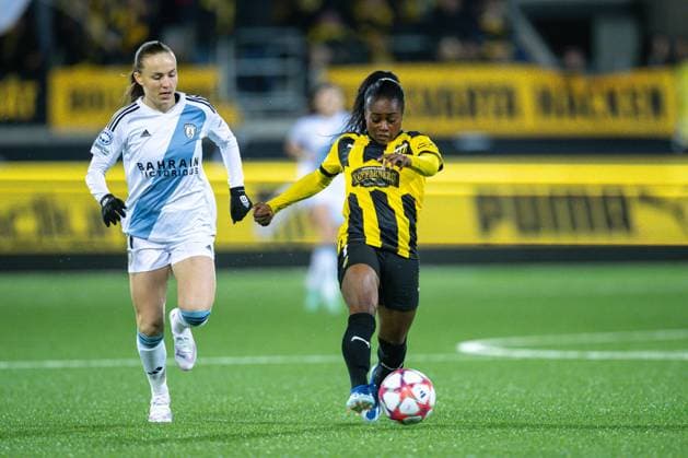 240124 Julie Dufour of Paris FC and Monica Jusu Bah of Häcken during the UEFA Women s Champions League football match between Häcken and Paris FC on January 24, 2024 in Gothenburg. Photo: Mathias Bergeld BILDBYRAN kod MB MB0841 fotboll football soccer fotball champions league häcken paris fc dam bbeng women kvinner womens champions league bbauto Copyright: MATHIASxBERGELD BB240124MB017
