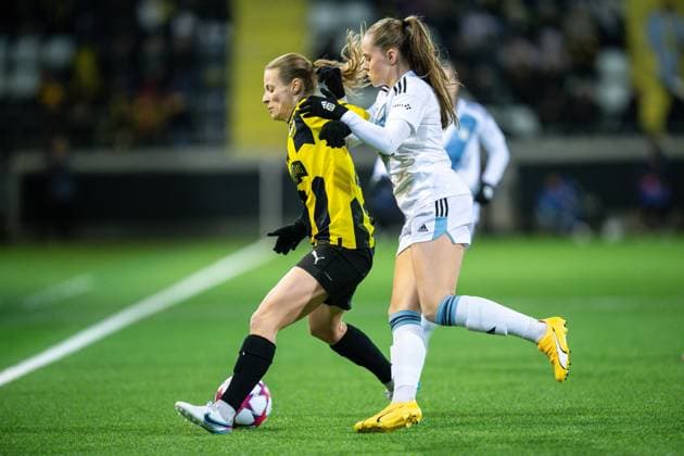240124 Anna Anvegard of Häcken and Lou Bogaert of Paris FC during the UEFA Women s Champions League football match between Häcken and Paris FC on January 24, 2024 in Gothenburg. Photo: Mathias Bergeld BILDBYRAN kod MB MB0841 fotboll, football, soccer, fotball,champions league,häcken,pari Copyright: MATHIASxBERGELD BB240124MB024