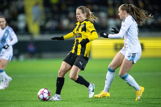 240124 Anna Anvegard of Häcken and Lou Bogaert of Paris FC during the UEFA Women s Champions League football match between Häcken and Paris FC on January 24, 2024 in Gothenburg. Photo: Mathias Bergeld BILDBYRAN kod MB MB0841 fotboll football soccer fotball champions league häcken paris fc dam bbeng women kvinner womens champions league bbauto Copyright: MATHIASxBERGELD BB240124MB025