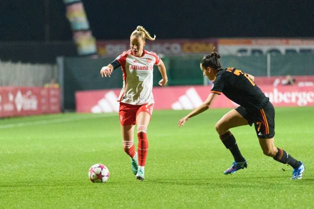 Giulia Gwinn (7 FC Bayern Munich) and Evelyne Viens (7 AS Roma) during the UEFA Womens Champions League group stage match between AS Roma and FC Bayern Munich at Stadio Tre Fontane in Rome, Italy. (Sven Beyrich SPP) Copyright: xSvenxBeyrich SPPx spp-en-SvBe-20240124-D4S_4071