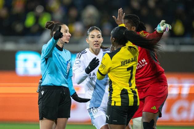 240124 Referee Iuliana Demetrescu during the UEFA Women s Champions League football match between Häcken and Paris FC on January 24, 2024 in Gothenburg. Photo: Mathias Bergeld BILDBYRAN kod MB MB0841 fotboll football soccer fotball champions league häcken paris fc dam bbeng women kvinner women s champions league Copyright: MATHIASxBERGELD BB240124MB053