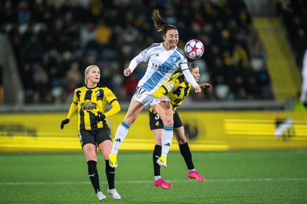 240124 Gaetane Thiney of Paris FC, Josefine Rybrink and Katariina Kosola of Häcken during the UEFA Women s Champions League football match between Häcken and Paris FC on January 24, 2024 in Gothenburg. Photo: Mathias Bergeld BILDBYRAN kod MB MB0841 fotboll football soccer fotball champions league häcken paris fc dam bbeng women kvinner womens champions league bbauto Copyright: MATHIASxBERGELD BB240124MB056
