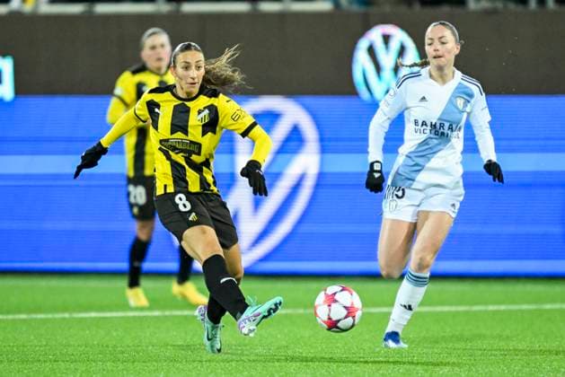 GÖTEBORG, SVERIGE 20240124 Häckens Rosa Kafaji och Paris Margaux Le MouÃ«l under onsdagens fotbollsmatch i Champions League, grupp D, mellan BK Häcken och Paris FC pa Hisingen arena. GÖTEBORG SVERIGE x9200x