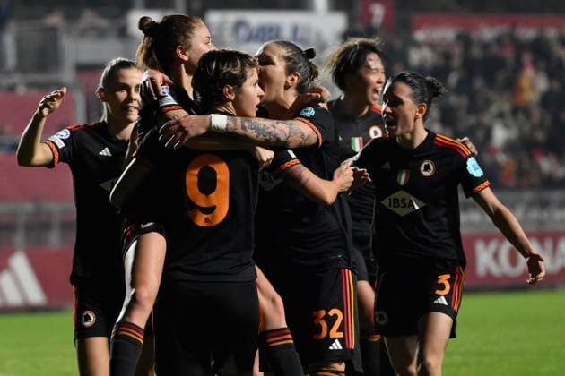 Valentina Giacinti of AS Roma celebrates with team mates after scoring the goal of 1-0 during the Women Champions League group stage C match between AS Roma and Bayern Munchen at tre fontane stadium, Rome (Italy), January 24th, 2023. andreaxstaccioli