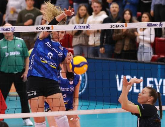 BAU 24.01.2024 Stuttgart Volleyball Allianz MTV Stuttgart vs. Ladies in Black Aachen, Monique Strubbe (Stuttgart, oben)