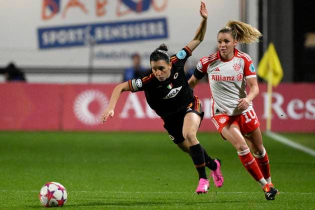 Lucia Di Guglielmo of AS Roma and Linda Dallmann of Bayern Munchen compete for the ball during the Women Champions League group stage C match between AS Roma and Bayern Munchen at tre fontane stadium, Rome (Italy), January 24th, 2023. andreaxstaccioli