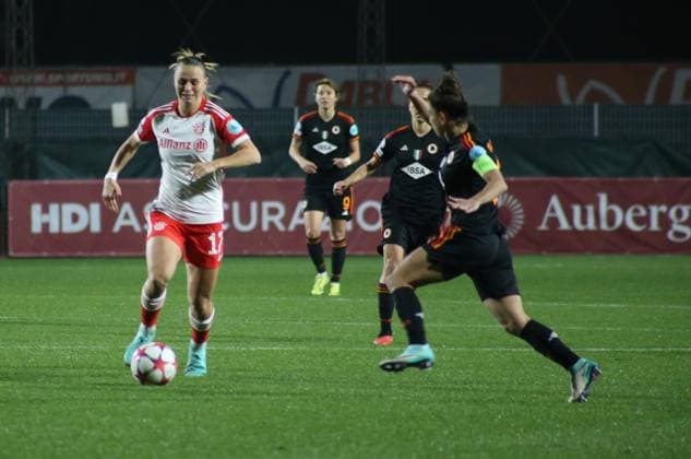 24.01.2024, xgrfx, Fussball Champions League Frauen, AS Rom - FC Bayern München emspor, v.l. Klara Bühl (FC Bayern München) (DFL DFB REGULATIONS PROHIBIT ANY USE OF PHOTOGRAPHS as IMAGE SEQUENCES and or QUASI-VIDEO) Rom