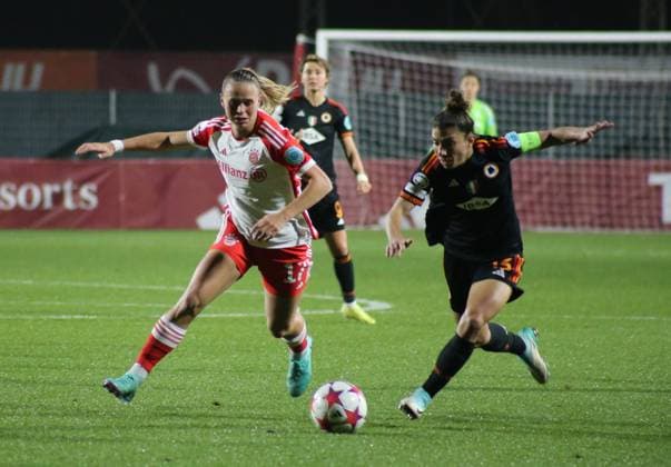 24.01.2024, xgrfx, Fussball Champions League Frauen, AS Rom - FC Bayern München emspor, v.l. Klara Bühl (FC Bayern München) (DFL DFB REGULATIONS PROHIBIT ANY USE OF PHOTOGRAPHS as IMAGE SEQUENCES and or QUASI-VIDEO) Rom