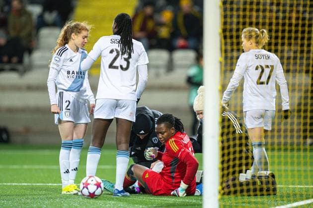 240124 Goalkeeper Chiamaka Nnadozie of Paris FC in pain during the UEFA Women s Champions League football match between Häcken and Paris FC on January 24, 2024 in Gothenburg. Photo: Mathias Bergeld BILDBYRAN kod MB MB0841 fotboll football soccer fotball champions league häcken paris fc dam bbeng women kvinner womens champions league bbauto Copyright: MATHIASxBERGELD BB240124MB088