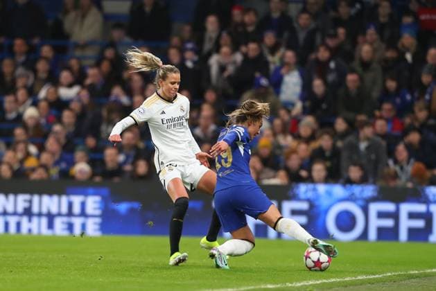 24th January 2024; Stamford Bridge, Chelsea, London, England: UEFA Womens Champions League Football, Chelsea versus Real Madrid Femenino; Johanna Rytting Kaneryd of Chelsea is challenged by Caroline Moller of Real Madrid.  ActionPlus12601461 KatiexChan