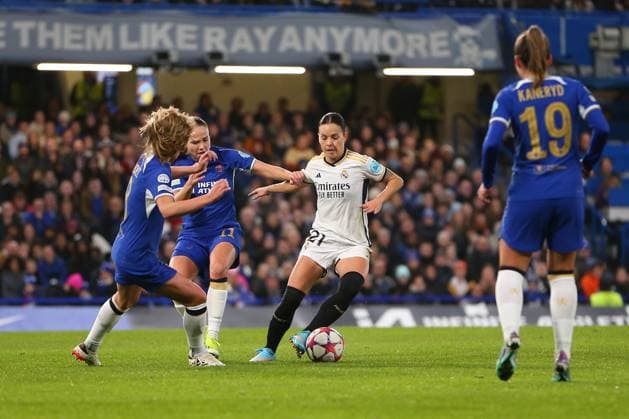 24th January 2024; Stamford Bridge, Chelsea, London, England: UEFA Womens Champions League Football, Chelsea versus Real Madrid Femenino; Claudia Zornoza of Real Madrid attempts to get away from Guro Reiten and Melanie Leupolz of Chelsea.  ActionPlus12601474 KatiexChan