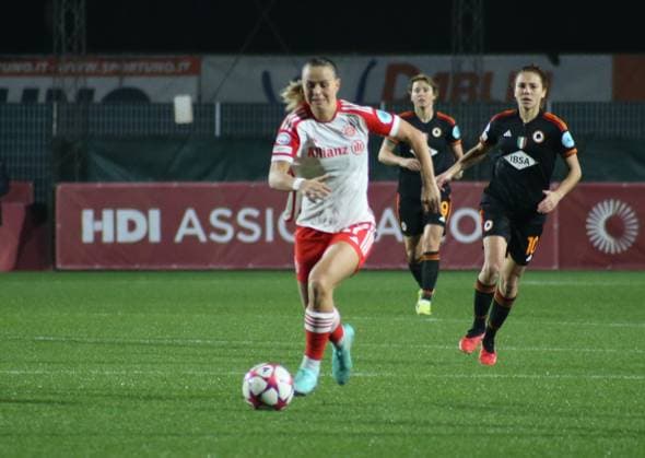 24.01.2024, xgrfx, Fussball Champions League Frauen, AS Rom - FC Bayern München emspor, v.l. Klara Bühl (FC Bayern München) (DFL DFB REGULATIONS PROHIBIT ANY USE OF PHOTOGRAPHS as IMAGE SEQUENCES and or QUASI-VIDEO) Rom