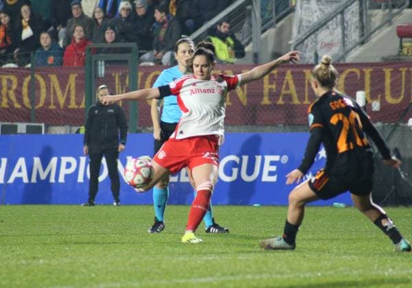 24.01.2024, xgrfx, Fussball Champions League Frauen, AS Rom - FC Bayern München emspor, v.l. Sarah Zadrazil (FC Bayern München) (DFL DFB REGULATIONS PROHIBIT ANY USE OF PHOTOGRAPHS as IMAGE SEQUENCES and or QUASI-VIDEO) Rom