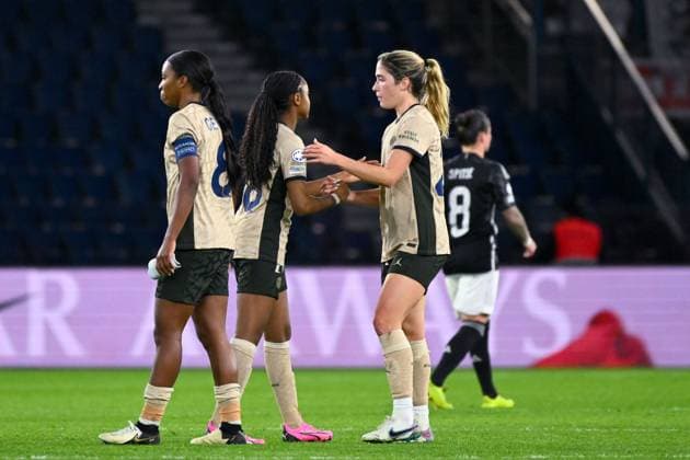 Grace Geyoro ( 8 - PSG ) - Korbin Albert ( 24 - PSG ) and PSG players celebrate their side s victory after during the WCL match between PSG and Ajax at Parc des Princes on January 24, 2024 in Paris, France. ( Photo by federico pestellini panoramic ) - FOOTBALL : PSG vs Ajax - Ligue des Champions Feminine - 24 01 2024 FedericoPestellini Panoramic 