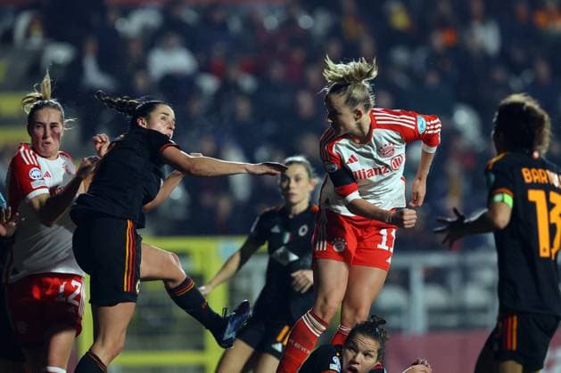 UEFA Champions League Women football match - AS Roma vs FC Bayern Munchen Rome, Italy 24.01.2024: Lea Schuller of Bayern score the goal 2-2 and celebrate with the team in the UEFA Women s Champions League 2023-2024 football match, group stage C, between AS Roma vs FC Bayern Munchen at Tre fontane stadium in Rome. Rome Italy  Copyright: xIPAxSport ABACAx