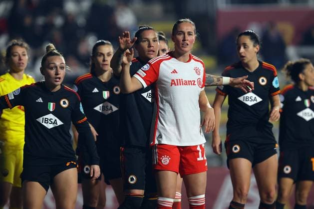 Rome, Italy 24.01.2024: Elena Linari (Roma), Sydney Lohmann of Bayern in action during the UEFA Women s Champions League 2023-2024 football match, group stage C, between AS Roma vs FC Bayern Munchen at Tre fontane stadium in Rome.  Copyright: xMarcoxIacobucci IPAxSportx xipa-x xx IPA_42933899 IPA_Agency_IPA42933899