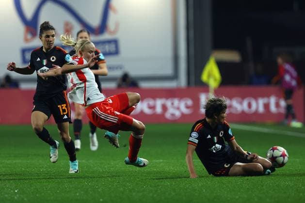 Rome, Italy 24.01.2024: Pernille Harder of Bayern, Saki Kumagai (Roma) in action during the UEFA Women s Champions League 2023-2024 football match, group stage C, between AS Roma vs FC Bayern Munchen at Tre fontane stadium in Rome.  Copyright: xMarcoxIacobucci IPAxSportx xipa-x xx IPA_42933907 IPA_Agency_IPA42933907
