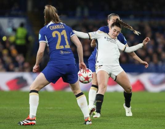 Chelsea Women v Real Madrid Women UEFA Womens Champions League Niamh Charles of Chelsea Women battles with Rocio Galvez Luna of Real Madrid Women during the UEFA Womens Champions Group D League match at Stamford Bridge, London Copyright: xEmilxSebastianxPopescux FIL-19556-0020 UK Newspapers OUT
