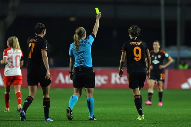UEFA WOMEN™S CHAMPIONS LEAGUE 2023-2024 - GROUP C - AS ROMA vs FC BAYERN MUNCHEN Rome, Italy 24.01.2024: Referee Frida Klarlund (DEN) extract yellow card for Valentina Giacinti (Roma) in the UEFA Women s Champions League 2023-2024 football match, group stage C, between AS Roma vs FC Bayern Munchen at Tre fontane stadium in Rome. Rome tre fontane italy Copyright: xmarcoxiacobucci