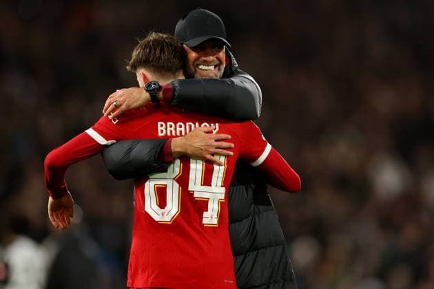 Sport Themen der Woche KW04 Sport Bilder des Tages 24th January 2024; Craven Cottage, Fulham, London, England; Carabao Cup Football Semi Final, Second Leg, Fulham versus Liverpool; Liverpool Manager Jurgen Klopp celebrates with Conor Bradley after Liverpool win 3-2 on aggregate  ActionPlus12601551 ShaunxBrooks