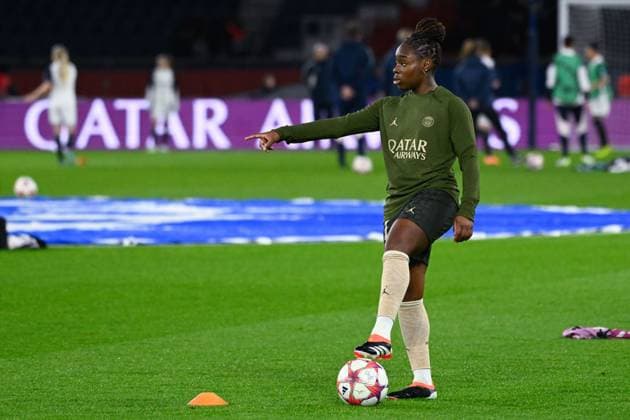 Sandy Baltimore ( 21 - PSG ) warms up prior to the WCL match between PSG and Ajax at Parc des Princes on January 24, 2024 in Paris, France. ( Photo by federico pestellini panoramic ) - FOOTBALL : PSG vs Ajax - Ligue des Champions Feminine - 24 01 2024 FedericoPestellini Panoramic 
