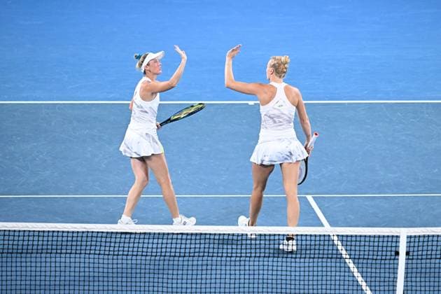 TENNIS AUSTRALIAN OPEN, Storm Hunter (left) of Australia and Katerina Siniakova of Czech Republic during their Women?s Doubles semifinal against Su-Wei Hsieh of Chinese Taipei and Elise Mertens of Belgium on Day 12 of the 2024 Australian Open at Melbourne Park in Melbourne, Thursday, January 25, 2024. ( NO ARCHIVING, EDITORIAL USE ONLY, NO USE IN BOOKS WITHOUT CONSENT MELBOURNE VICTORIA AUSTRALIA  Copyright: xJAMESxROSSx 20240125001893325808