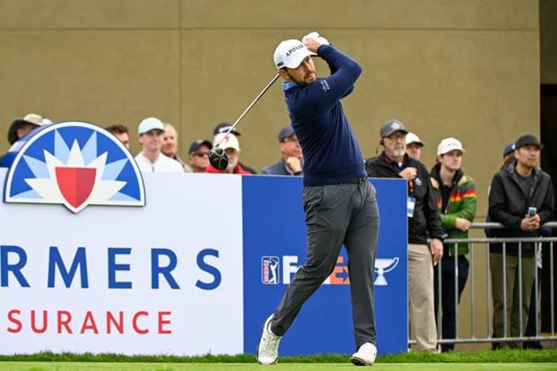 LA JOLLA, CA - JANUARY 24: Patrick Cantlay (USA) watches his tee shot on 10 during Rd1 of the Farmers Insurance Open at Torrey Pines Golf Course in La Jolla, California. (Photo by Ken Murray Icon Sportswire) GOLF: JAN 24 PGA, Golf Herren Farmers Insurance Open EDITORIAL USE ONLY Icon2401240531