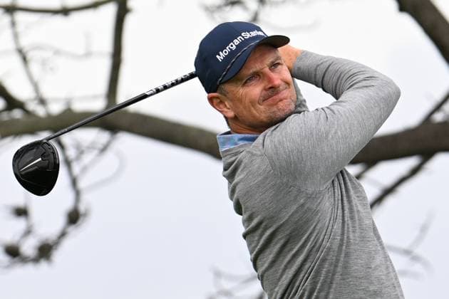 LA JOLLA, CA - JANUARY 24: Justin Rose (GBR) hits his tee shot on 11 during Rd1 of the Farmers Insurance Open at Torrey Pines Golf Course in La Jolla, California. (Photo by Ken Murray Icon Sportswire) GOLF: JAN 24 PGA, Golf Herren Farmers Insurance Open EDITORIAL USE ONLY Icon2401240601