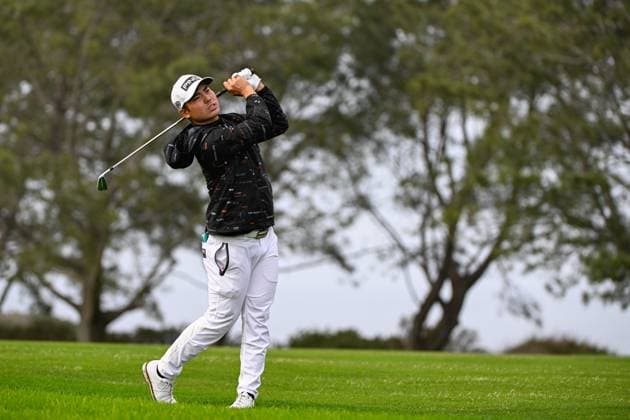 LA JOLLA, CA - JANUARY 24: Taiga Semikawa (JPN) hits his third shot from the deep rough on 13 during Rd1 of the Farmers Insurance Open at Torrey Pines Golf Course in La Jolla, California. (Photo by Ken Murray Icon Sportswire) GOLF: JAN 24 PGA, Golf Herren Farmers Insurance Open EDITORIAL USE ONLY Icon2401240881