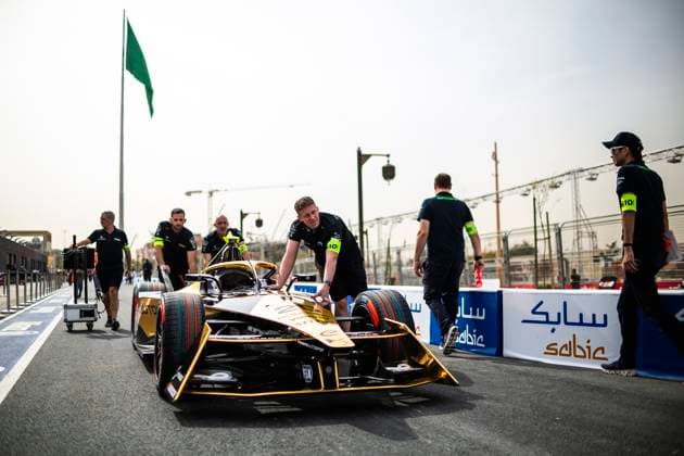 Sport Themen der Woche KW04 25 VERGNE Jean-Eric (fra), DS Penske, DS E-Tense FE23, pitlane, ambiance during the 2024 Diriyah E-Prix, 2nd meeting of the 2023-24 ABB FIA Formula E World Championship, WM, Weltmeisterschaft on the Riyadh Street Circuit from January 25 to 27, in Diriyah, Saudi Arabia - 2024 FORMULA E DIRIYAH E-PRIX DPPI Panoramic  03424003-TF-108