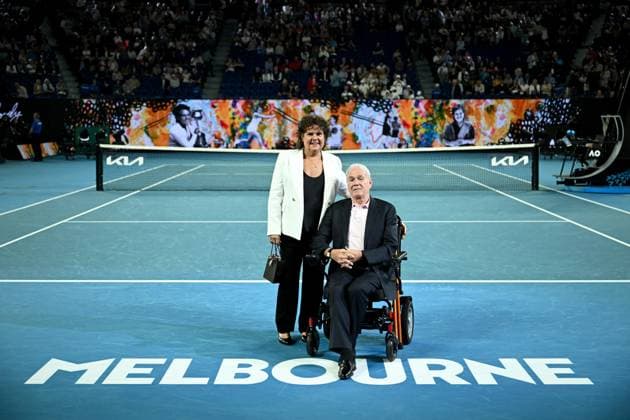 TENNIS AUSTRALIAN OPEN, Evonne Goolagong Cawley, with her husband Roger Cawley, is honoured with a special ceremony ahead of the first Women?s Singles semifinal between Aryna Sabalenka of Belarus and Coco Gauff of the USA on Day 12 of the 2024 Australian Open at Melbourne Park in Melbourne, Thursday, January 25, 2024. ( NO ARCHIVING, EDITORIAL USE ONLY, NO USE IN BOOKS WITHOUT CONSENT MELBOURNE VICTORIA AUSTRALIA  Copyright: xJOELxCARRETTx 20240125001893365940