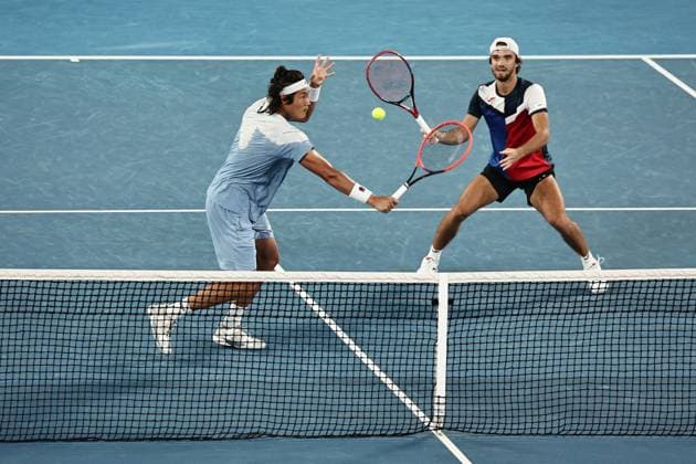 Sport Bilder des Tages Zhang Zhizhen (bright), CHN, and Tomas Machac (red, blue), CZE, during mens doubles of 2024 Australian Open in Melbourne, 25 01 2023; -