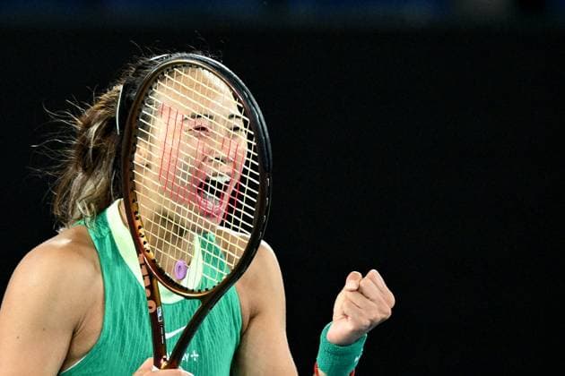 Sport Bilder des Tages TENNIS AUSTRALIAN OPEN, Qinwen Zheng of China celebrates match point during her Women?s Singles semifinal win over Dayana Yastremska of Ukraine on Day 12 of the 2024 Australian Open at Melbourne Park in Melbourne, Thursday, January 25, 2024. ( NO ARCHIVING, EDITORIAL USE ONLY, NO USE IN BOOKS WITHOUT CONSENT MELBOURNE VICTORIA AUSTRALIA  Copyright: xJOELxCARRETTx 20240125001893447920