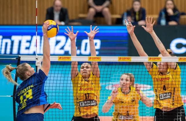 23.01.2024 Volleyball -Bundesliga VfB Suhl Lotto Thüringen : SSCPalmberg Schwerin v.l.Jazmine White 14 (SSC Palmberg Schwerin ), Vedrana Jaksetic 17( VfB Suhl Lotto Thüringen ) und Roosa Laakkonen 04 (VfB Suhl Lotto Thüringen ) Aktion Pressefoto : Gerhard König Volleball- Bundesliga