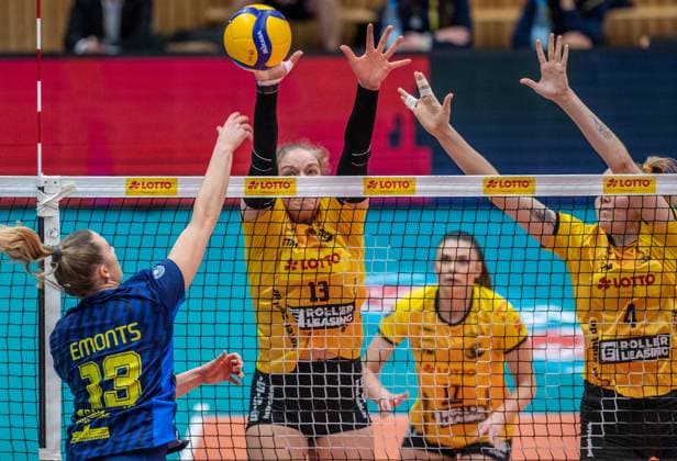 23.01.2024 Volleyball -Bundesliga VfB Suhl Lotto Thüringen : SSCPalmberg Schwerin v.lLara Emants 13 (SSC Palmberg Schwerin ),Lena Kindermann 13( VfB Suhl Lotto Thüringen ) und Roosa Laakkonen 04 (VfB Suhl Lotto Thüringen ) Aktion Pressefoto : Gerhard König Volleball- Bundesliga